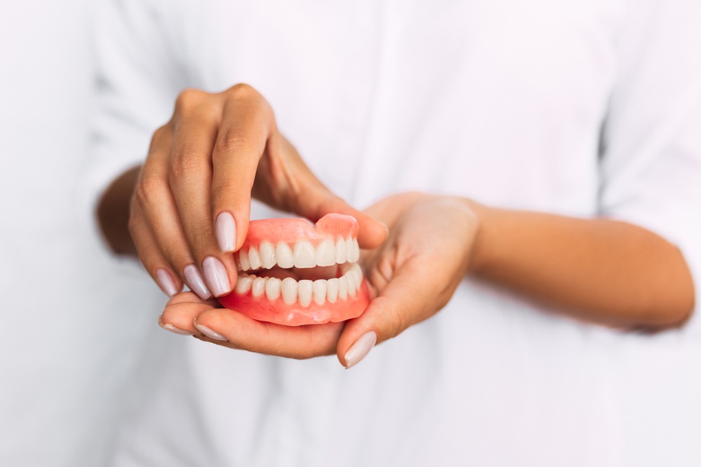Išimamtų dantų protezų priežiūra